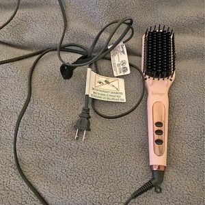 L’ange Le Vite Ceramic Hair Straightener Brush.